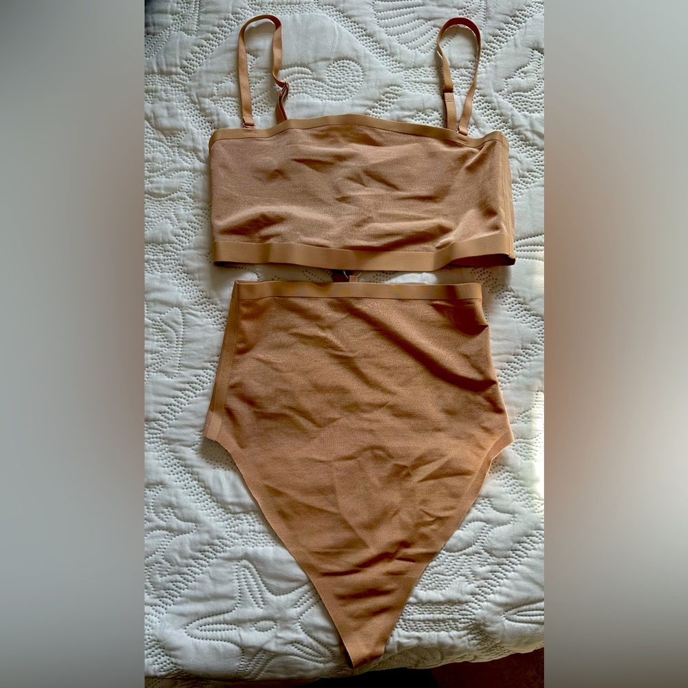 NWT Skims Seamless sculpt bra and panty set